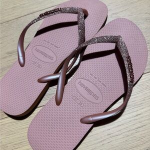 Havaianas Slim Glitter Flip Flops in Dusty Pink Women's 6-7